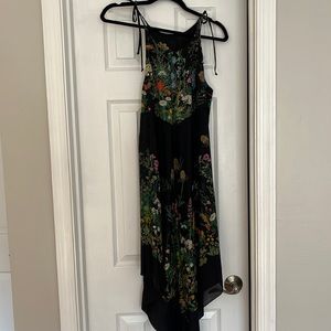 Vintage dress with tie straps and floral pattern